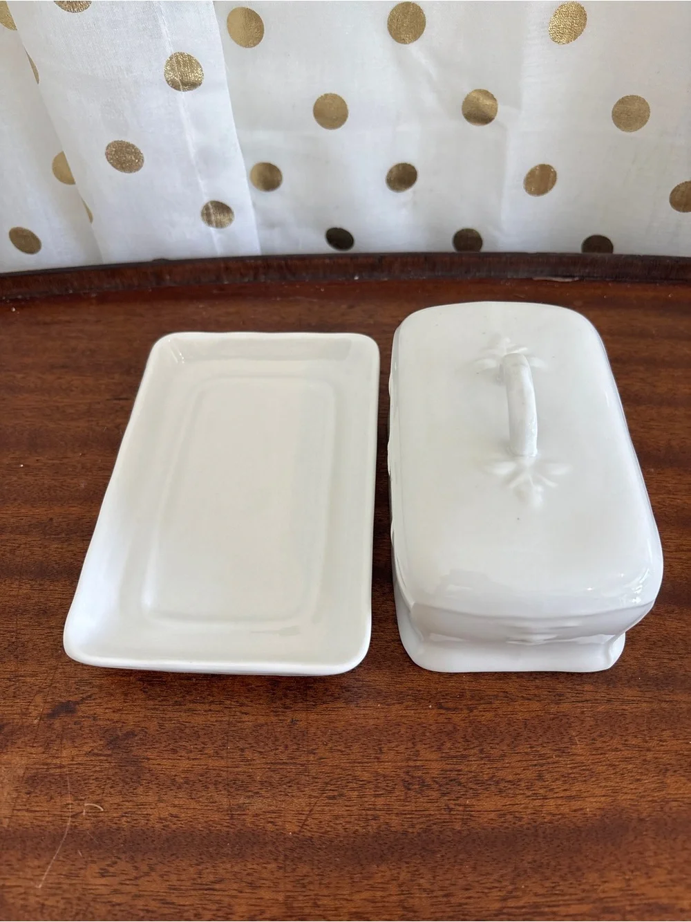 Tabletops Unlimited White Ceramic Butter Dish w Lid Handle Versailles Pattern